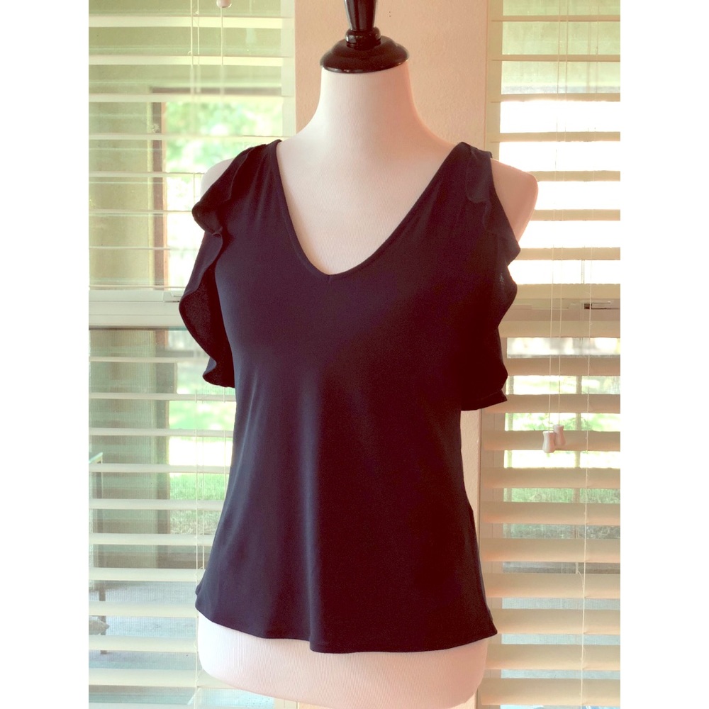 🆕📦FREE SHIPPING! Ruffled Blouse📦🆕